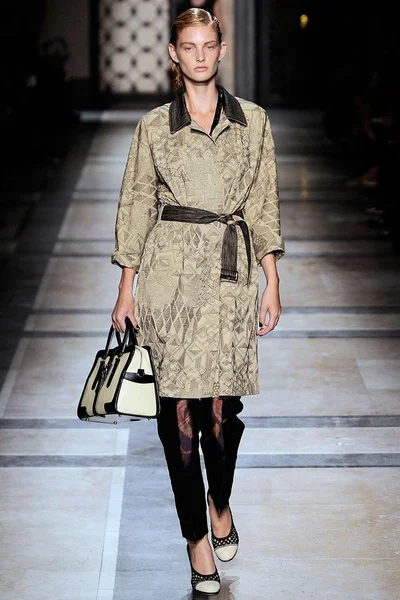 Look 27